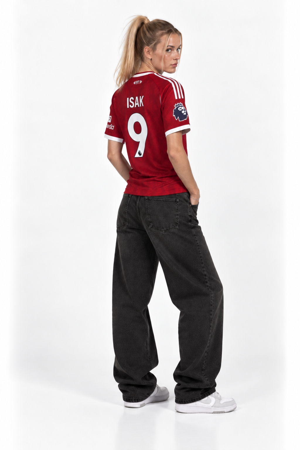 Liverpool FC Home Jersey 25/26 – Isak 9 — worn, back