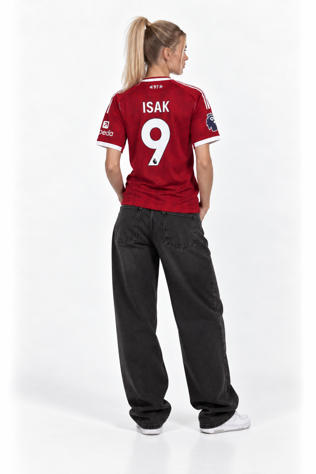 Liverpool FC Home Jersey 25/26 – Isak 9 — detail