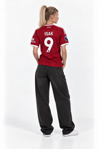 Liverpool FC Home Jersey 25/26 – Isak 9 — detail