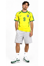 Brazil Home Retro Jersey 2002 – Ronaldo 9 — worn, front